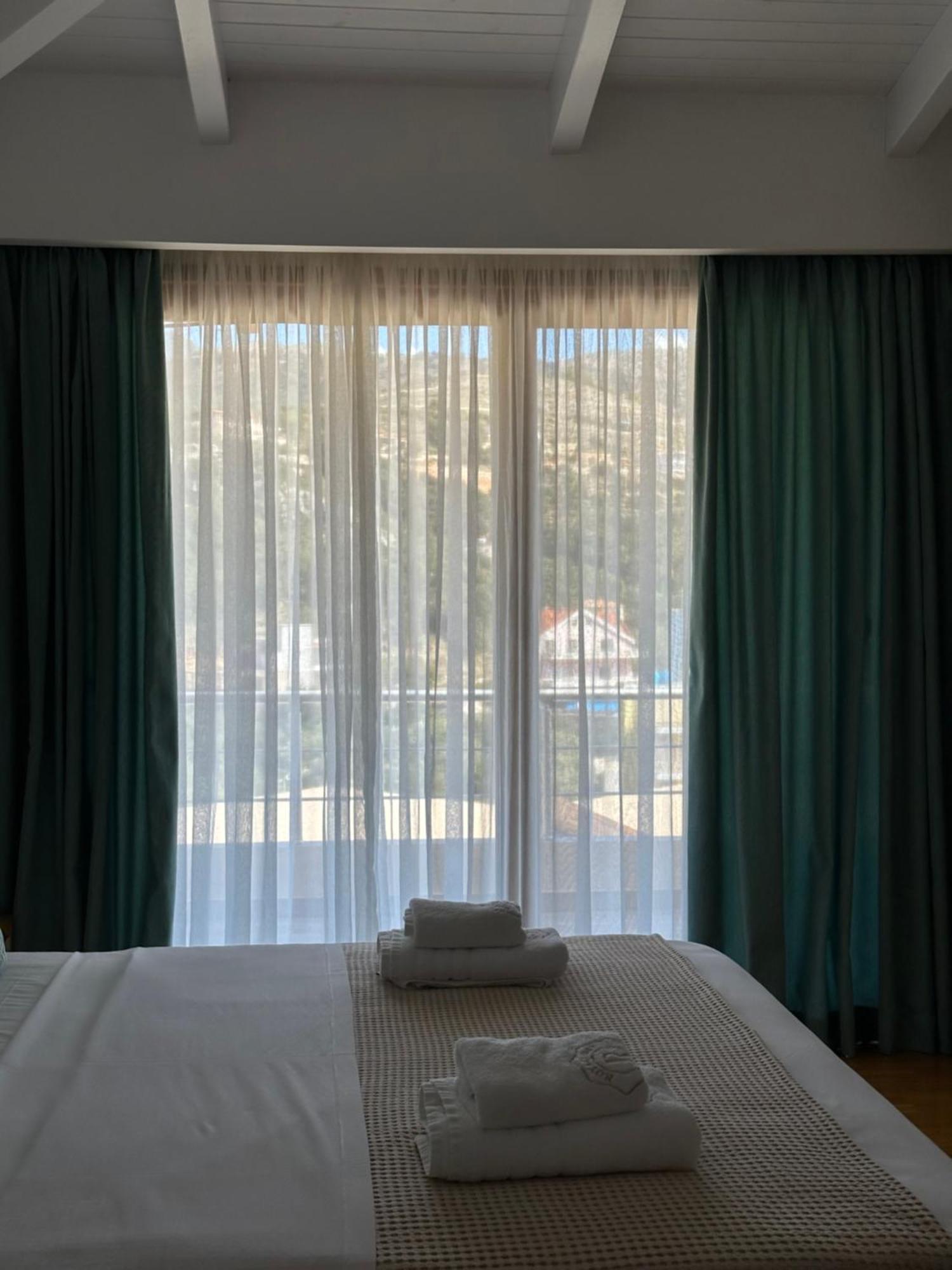 Bed and Breakfast Royal 1967 Химара Экстерьер фото